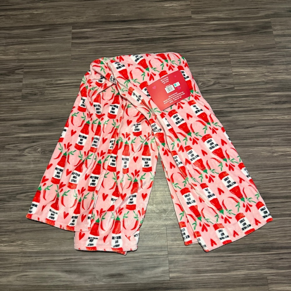 Be Mine hey there hot stuff hot sauce blanket 60 x 70‎